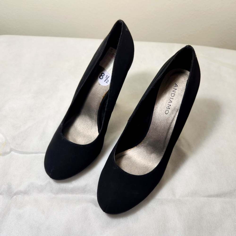 Andiamo Velveteen Babydoll Pumps